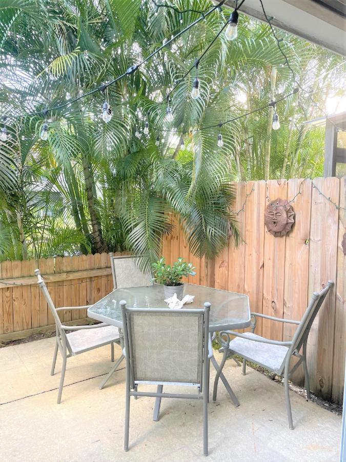Coastal Townhome In Jupiter 1 Mile To Beach! Exterior photo