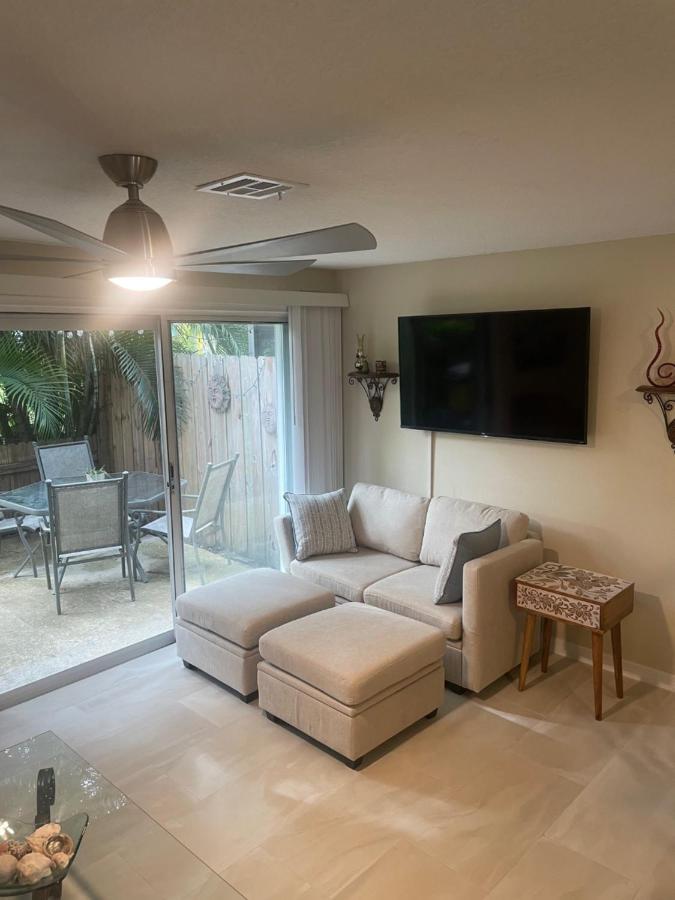 Coastal Townhome In Jupiter 1 Mile To Beach! Exterior photo